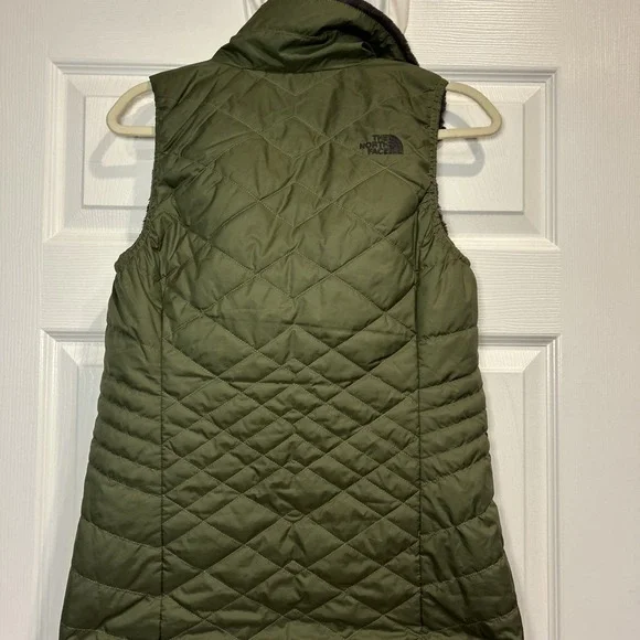 The North Face Reversible Olive Quilted Faux Fur Vest Womens S Cozy Utility Luxe - Picture 6 of 10